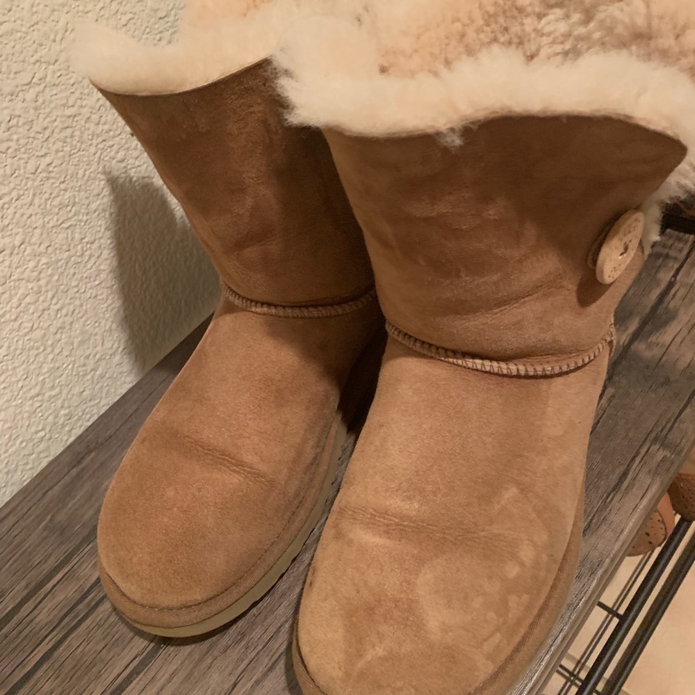 Ugg Bailey Button - image 2